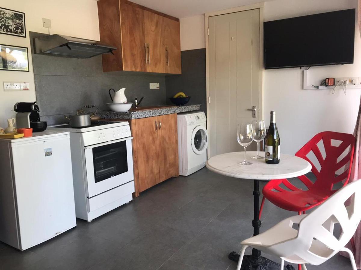 Sweet N' Boujee Studio Apartment With Varenda Paphos Eksteriør bilde